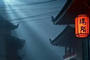 雾港回声剧照，雨夜码头灯塔下的双人对峙场景